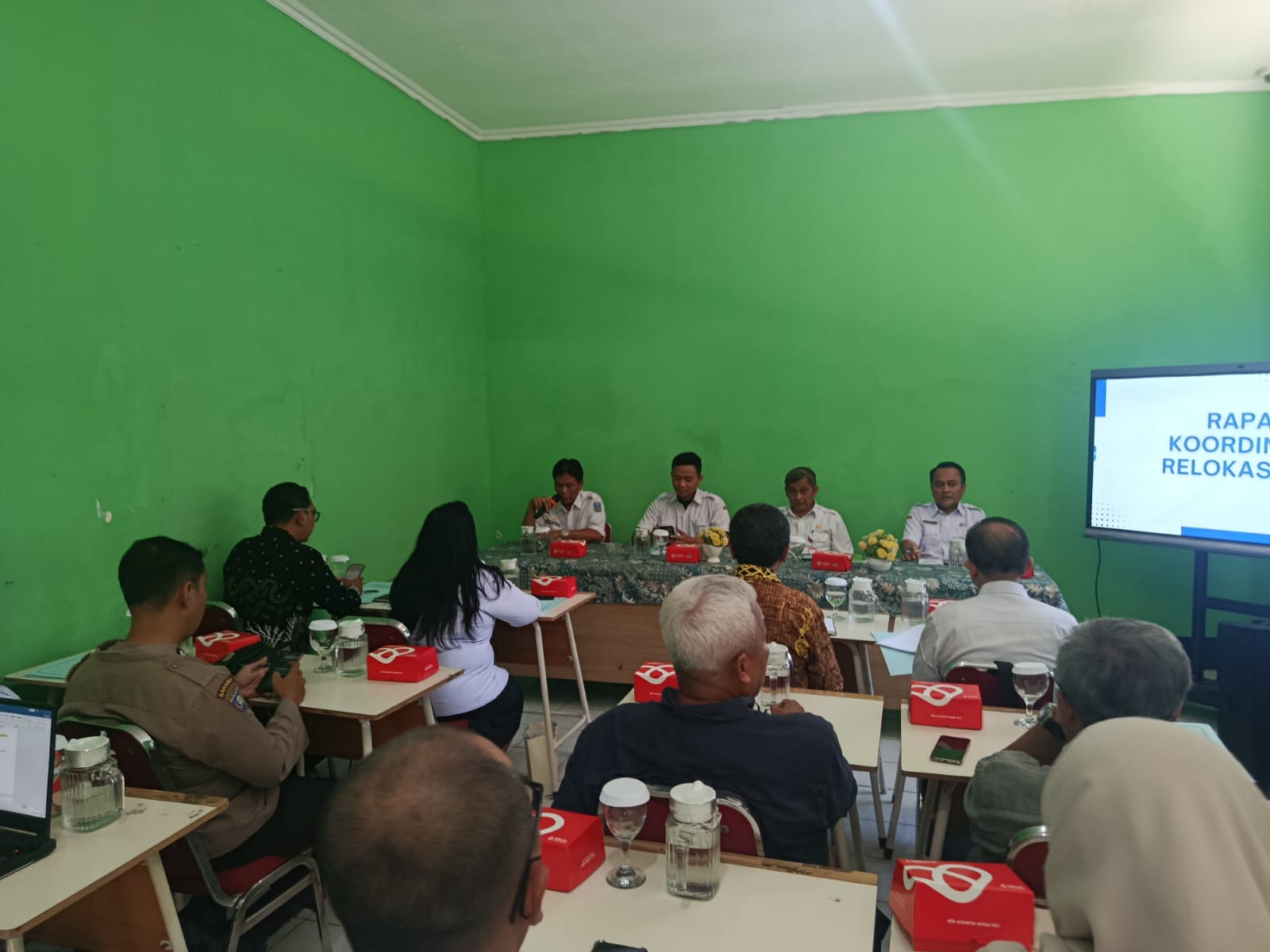 <div><strong>Relokasi TPS Kaliwaron Disepakati, Lingkungan SMKN 5 Surabaya akan&nbsp; Lebih Bersih dan Asri</strong></div>